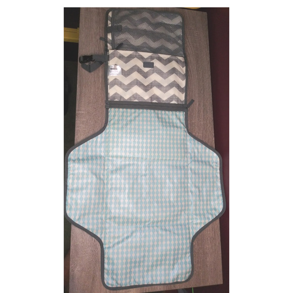 Skip Hop Gray / White Portable / Travel Pronto Chevron Mesh Baby Changing Pad - Picture 3 of 7